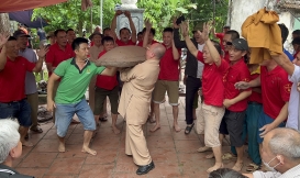 Công Đức 2 pho hộ pháp trị giá 120 triệu và tài trợ giải pháo đất cổ truyền thôn vũ xá xã Quang Khải huyện tứ kỳ tỉnh Hải Dương 38 triệu